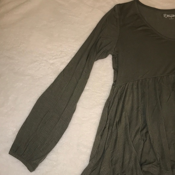 ❄️2 FOR $20❄️ Mudd Peplum Longsleeve Top - Picture 2 of 3